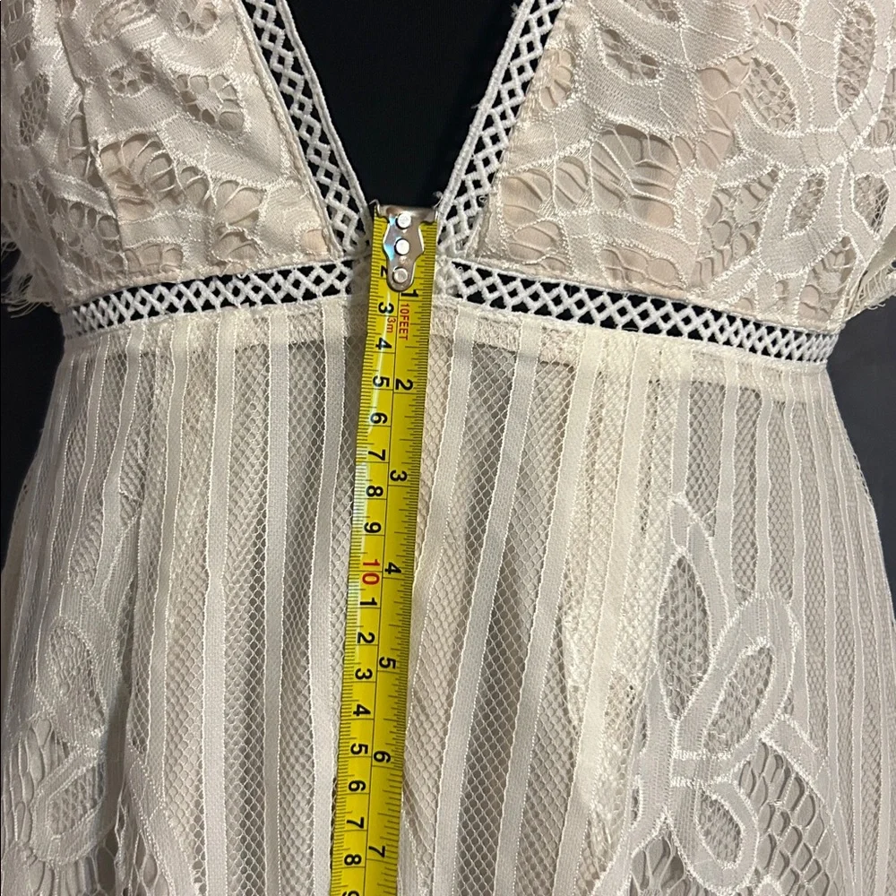 Tobi Elegant White Lace Dress with Deep V-Neck size M - Picture 13 of 16
